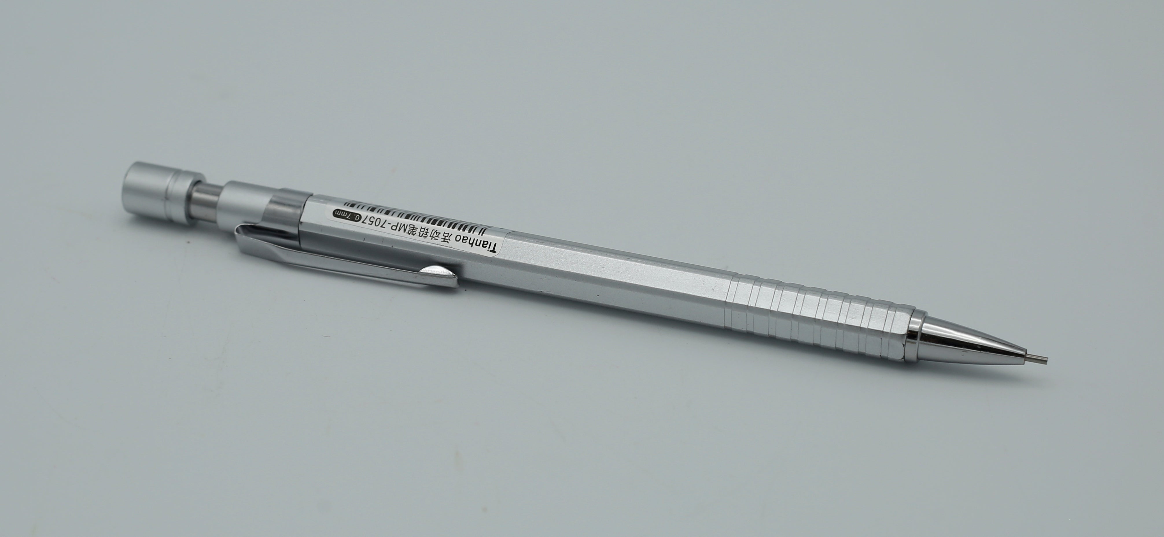 Mechanical Pencil Single 0.7mm No.7057 with free lead box