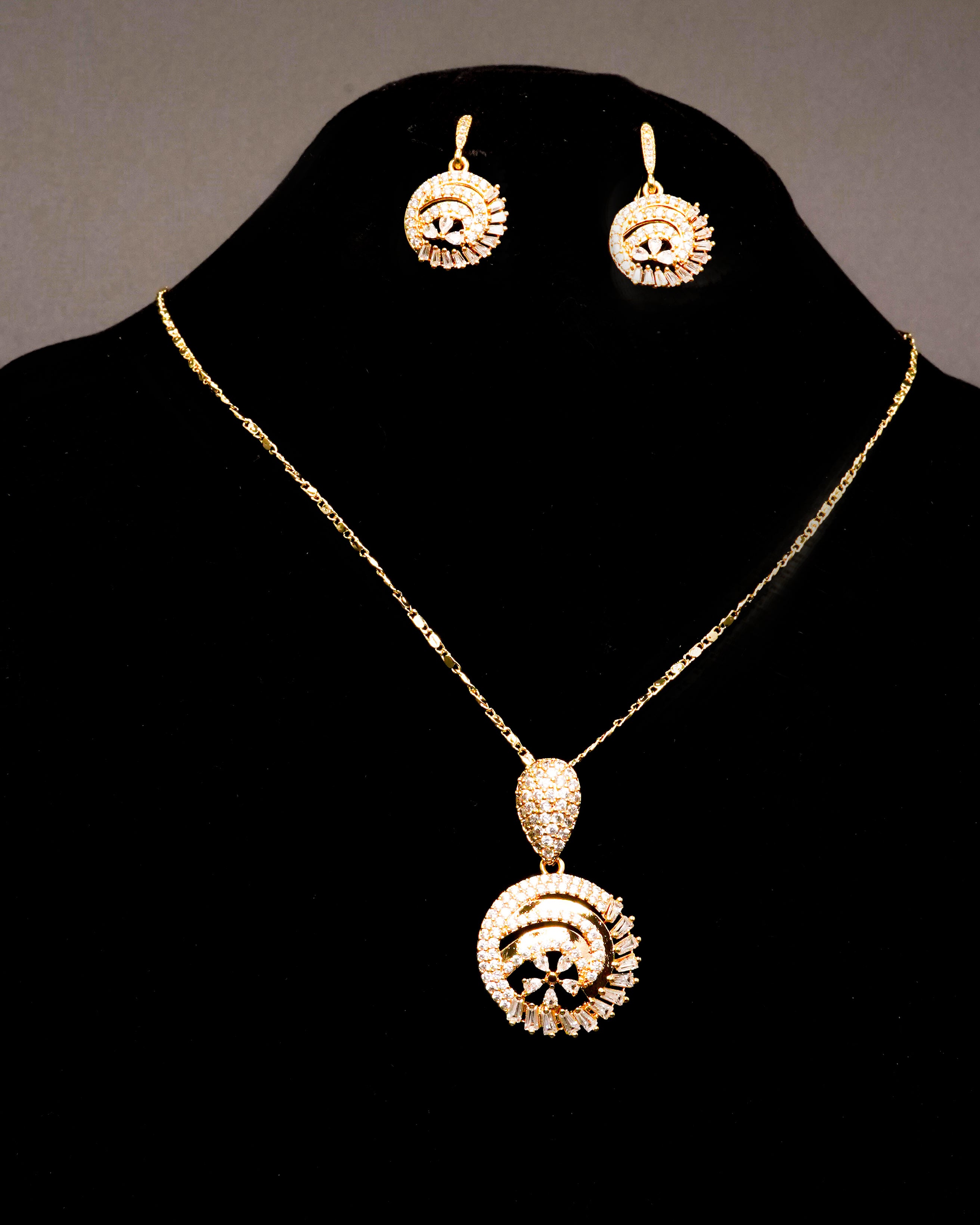 Elegand Round Shaped Locket Set with Earrings LS-6